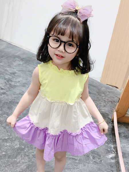 Актуална детска рокля разкроен модел с ниска яка