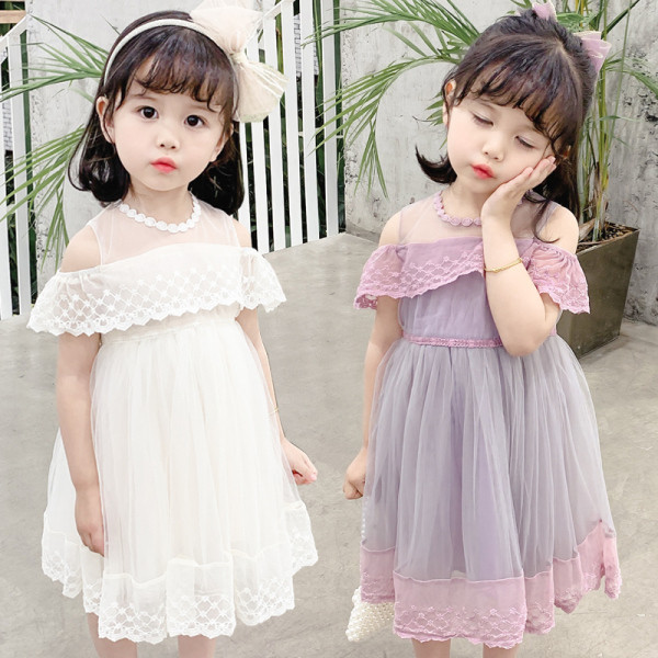 Стилна детска рокля с обло деколте и тюл