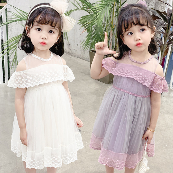 Стилна детска рокля с обло деколте и тюл