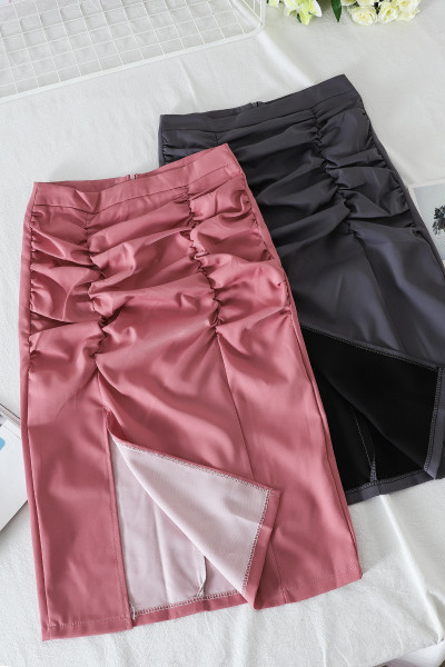 Вталена дамска пола с висока талия и цепка 