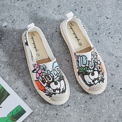 Текстилни дамски мокасини с равна подметка и цветни апликации