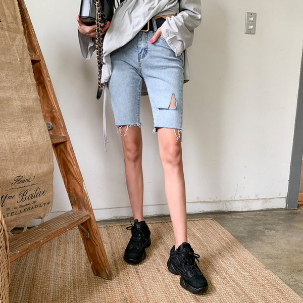 Модерни дамски дънки с висока талия и дължина над коляното 