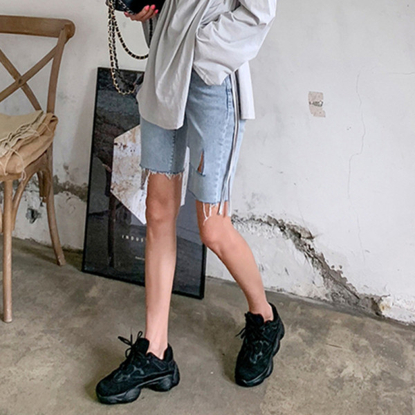 Модерни дамски дънки с висока талия и дължина над коляното 