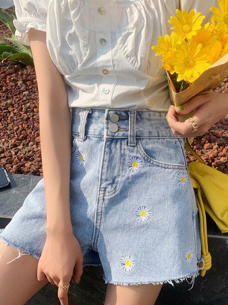 Модерни дамски къси дънки ретро модел с цветна бродерия 