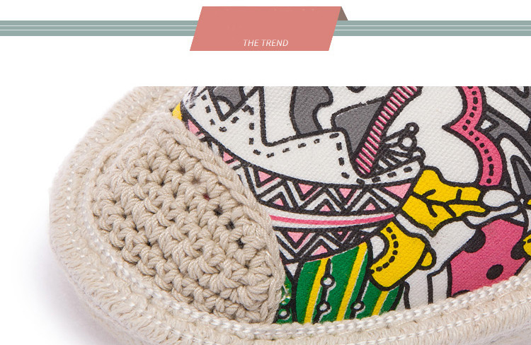 Ежедневни дамски мокасини с цветна апликация на жираф