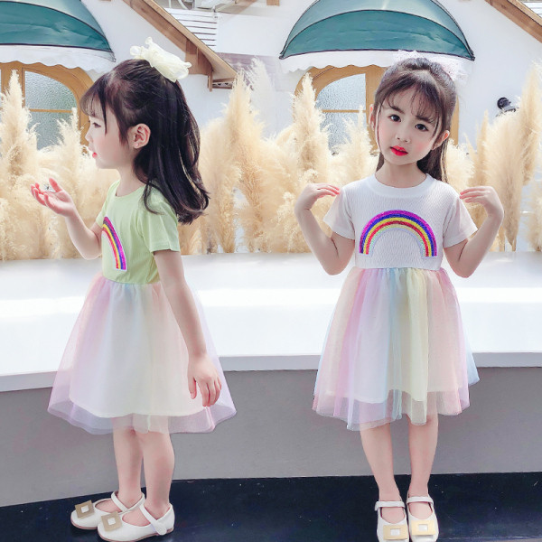 Model modernog kroja dječje haljine s tilom i šljokicama