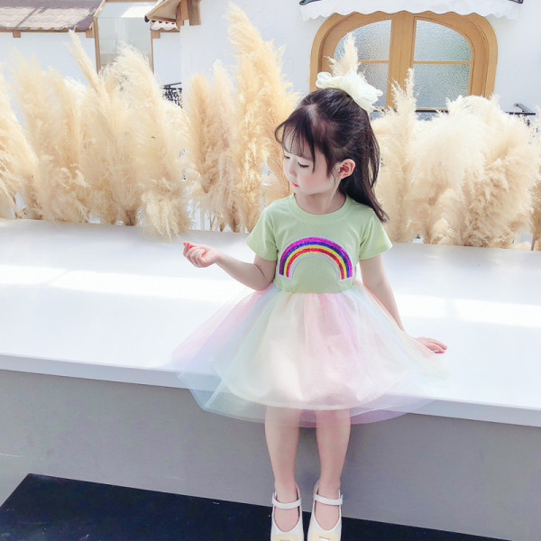 Model modernog kroja dječje haljine s tilom i šljokicama