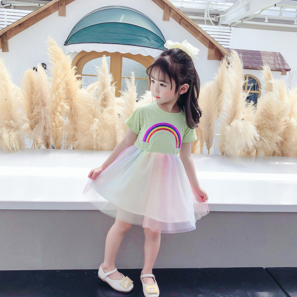 Model modernog kroja dječje haljine s tilom i šljokicama