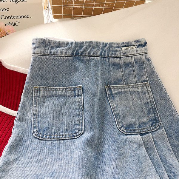 Дънкова дамска пола с висока талия и плисирана част 