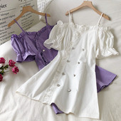 Разкроена дамска рокля с къс ръкав и копчета 