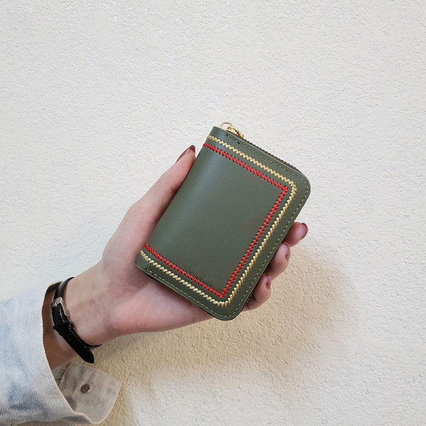 Модерно дамско портомне с цип и бродерия