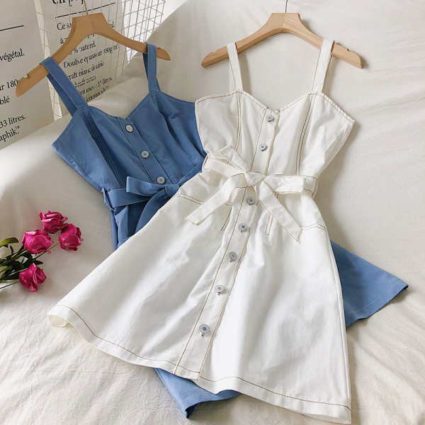 Модерна дамска рокля от деним с колан 