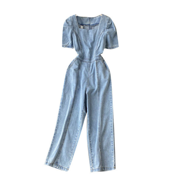 Модерен дънков дамски гащеризон с квадратно деколте и къс ръкав