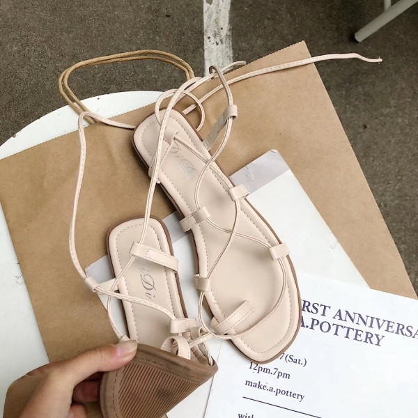 Дамски летни сандали с равна подметка и кожени връзки 