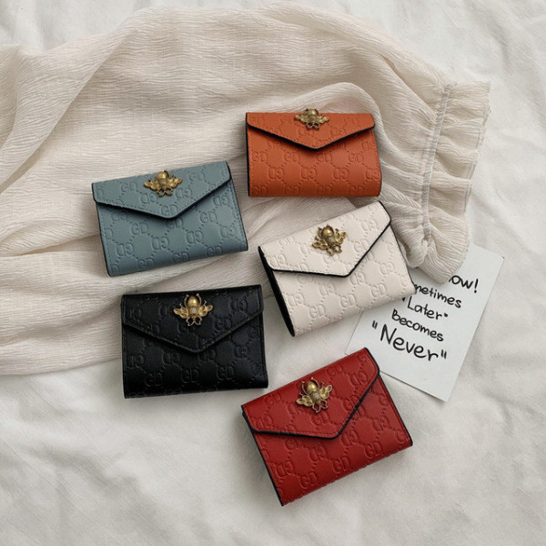 Дамско ежедневно портмоне с метален елемент от еко кожа