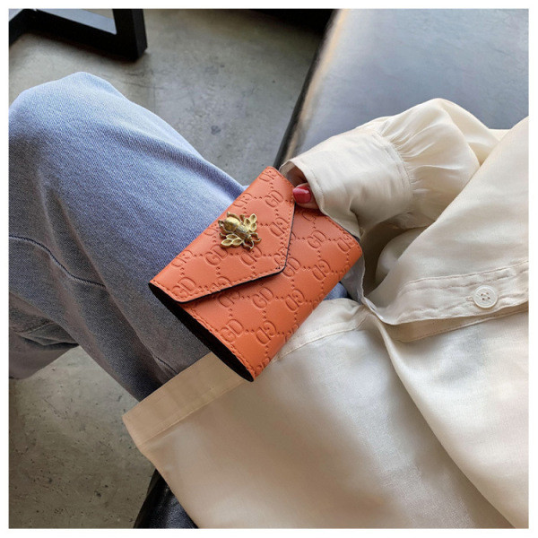 Дамско ежедневно портмоне с метален елемент от еко кожа