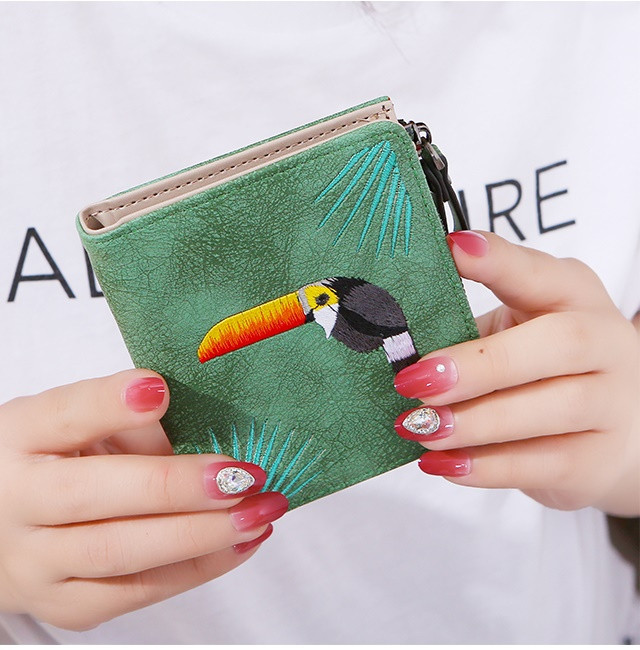 Актуален дамски портфейл с животински мотиви