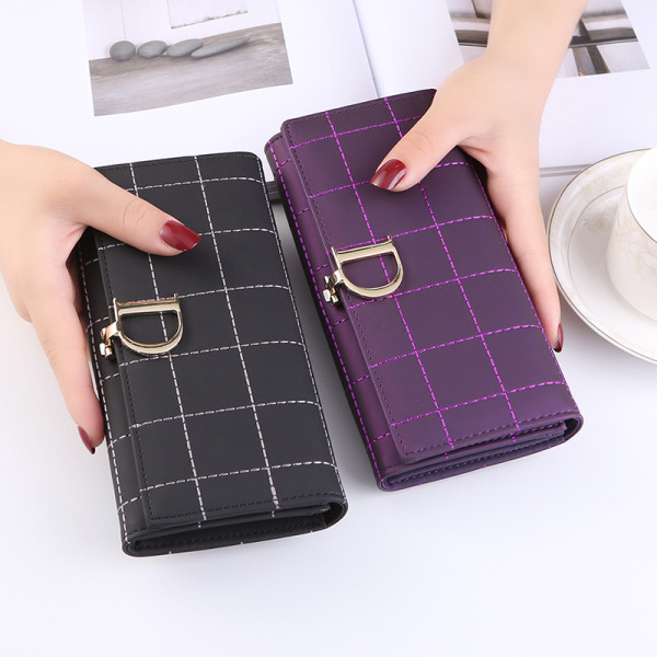 Стилно дамско портмоне с метален елемент