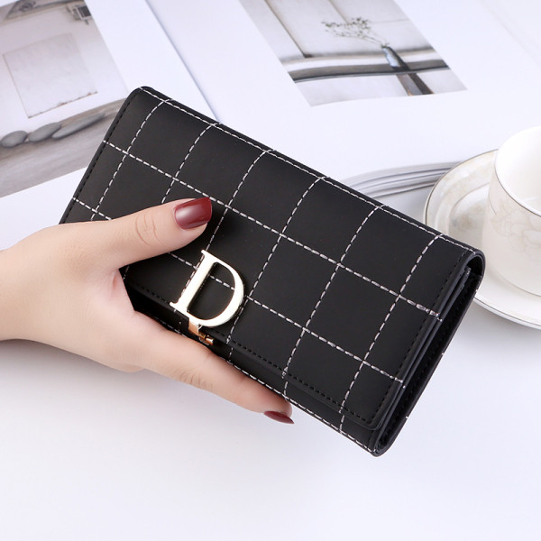 Стилно дамско портмоне с метален елемент