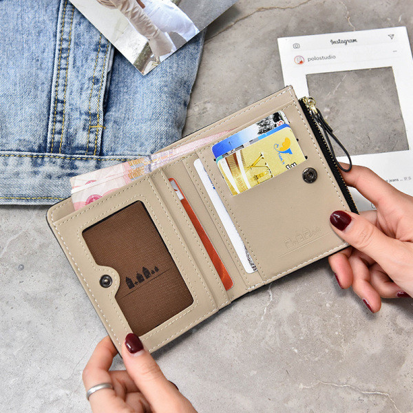 Дамско ежедневно портмоне с флорален мотив от еко кожа