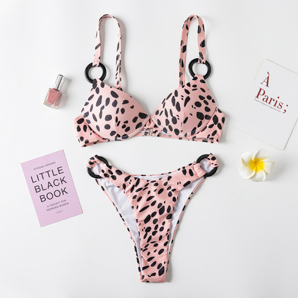 Бански костюм от две части с леопардов десен и халки