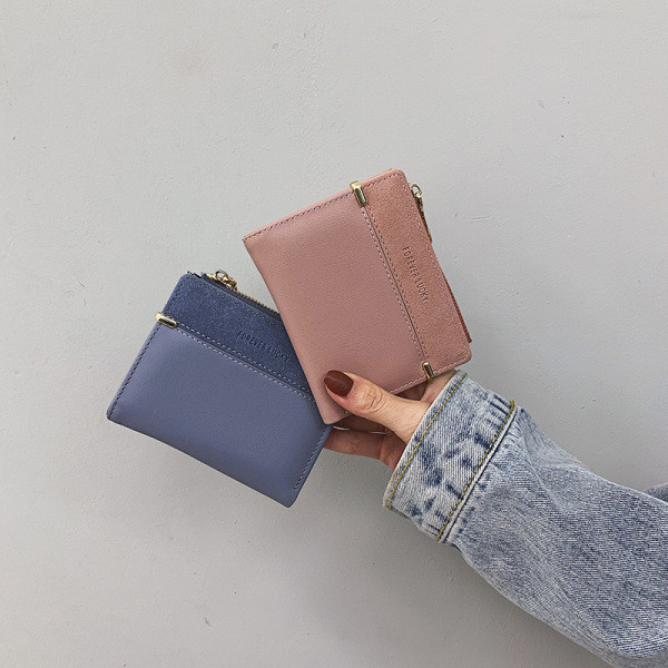 Модерно дамско портмоне с надпис