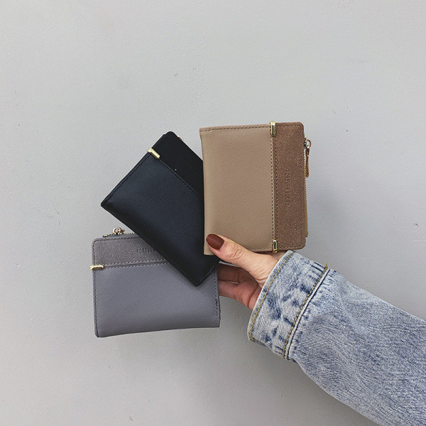 Модерно дамско портмоне с надпис