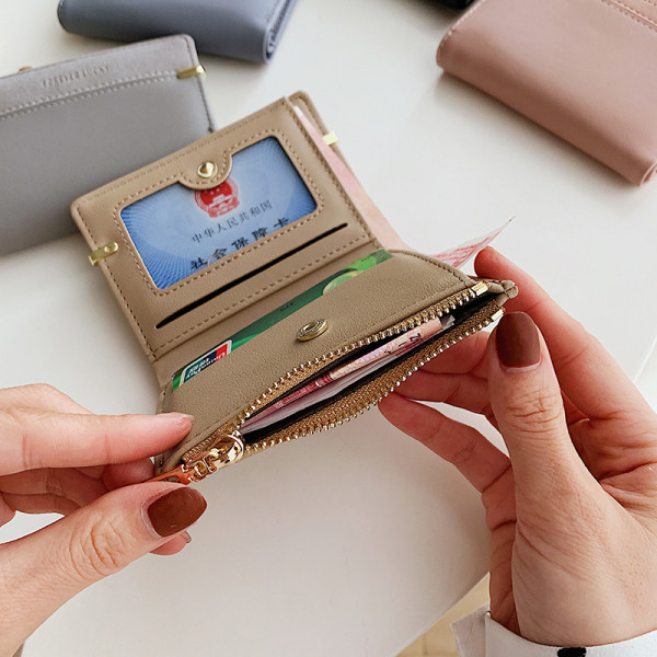 Модерно дамско портмоне с надпис