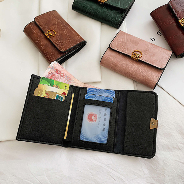 Дамско портмоне с метален елемент от еко кожа