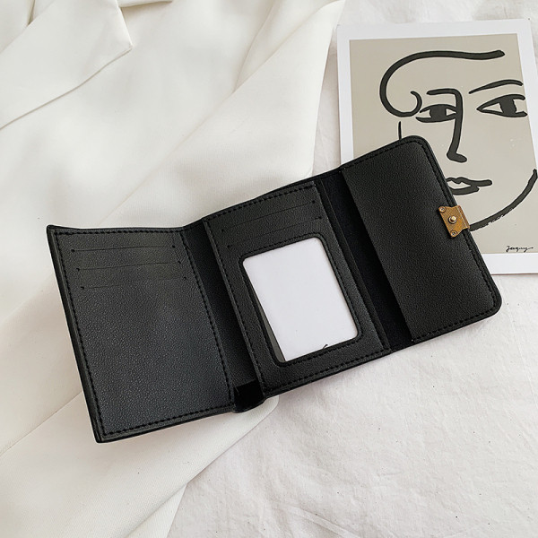 Дамско портмоне с метален елемент от еко кожа