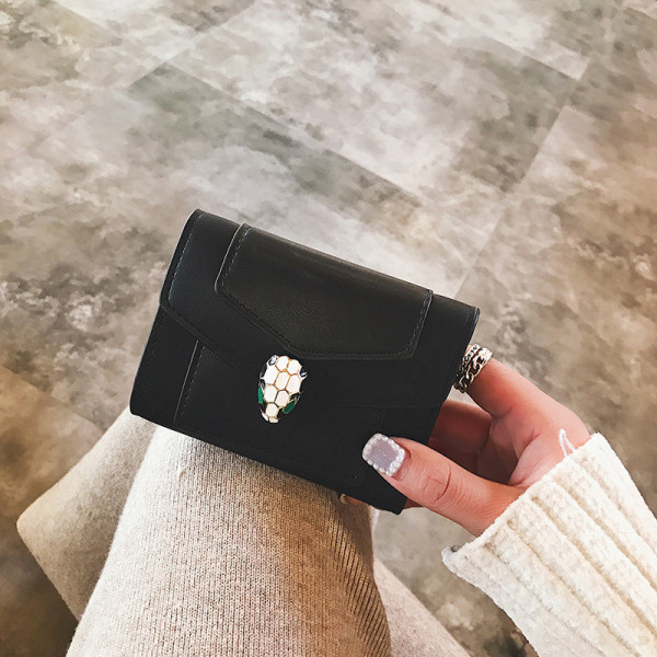 Актуално дамско портмоне от еко кожа