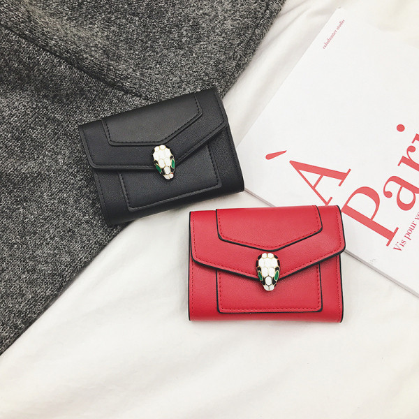 Актуално дамско портмоне от еко кожа