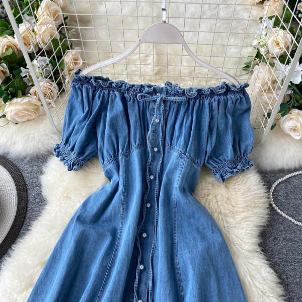 Дънкова дамска рокля с паднали ръкави и копчета