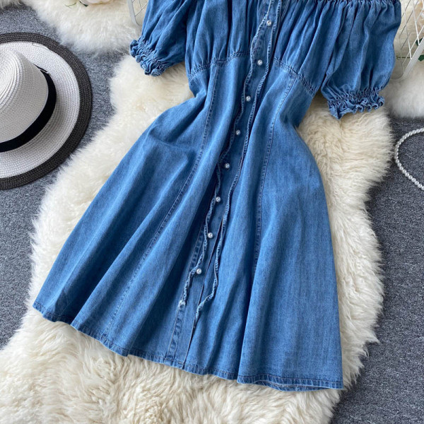 Дънкова дамска рокля с паднали ръкави и копчета