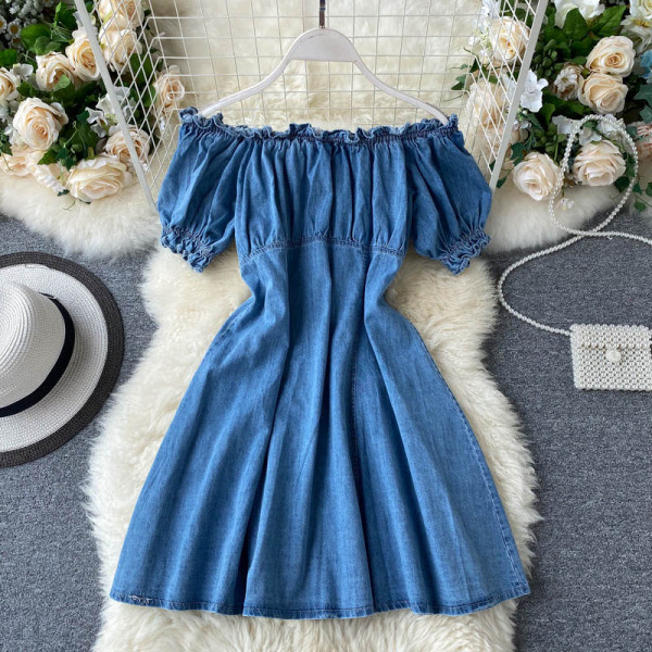 Дънкова дамска рокля с паднали ръкави и копчета