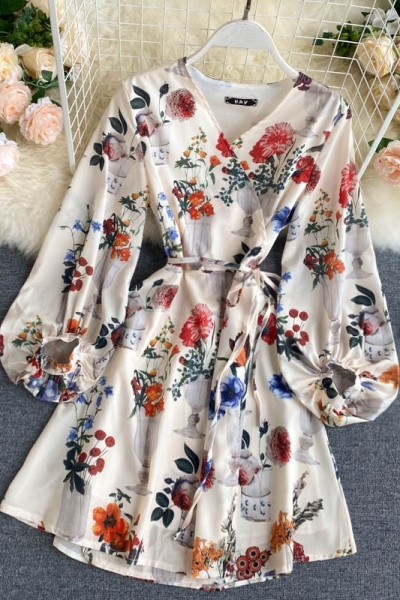 Актуална дамска рокля с дълъг ръкав и флорални мотиви