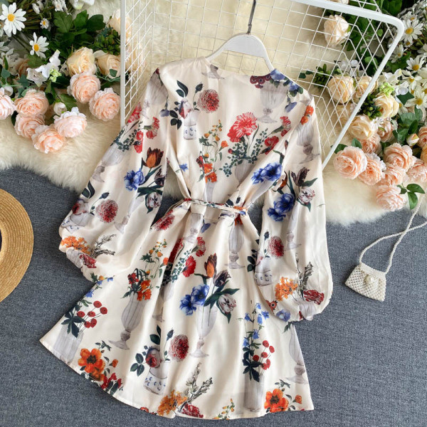 Актуална дамска рокля с дълъг ръкав и флорални мотиви