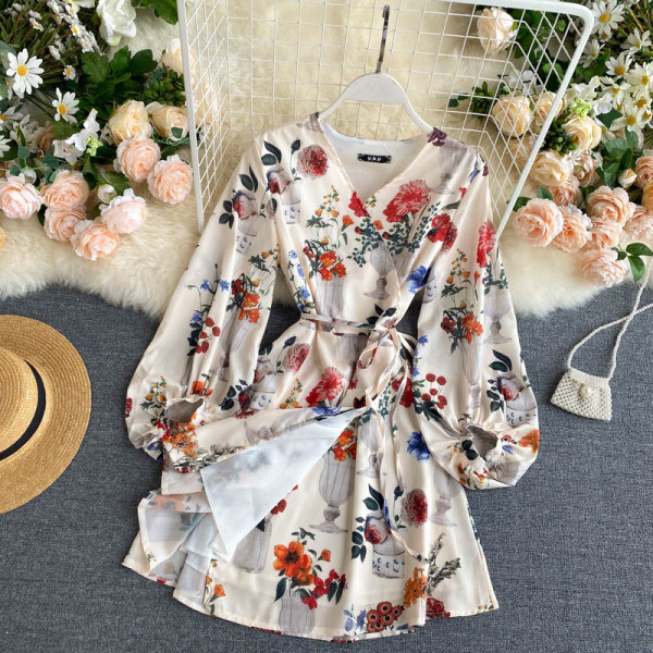 Актуална дамска рокля с дълъг ръкав и флорални мотиви