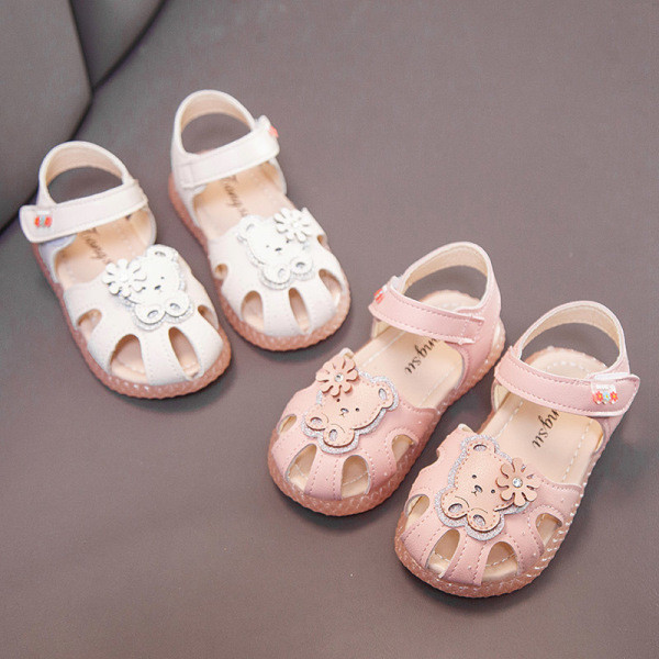 Актуални детски сандали за момичета с 3D елемент