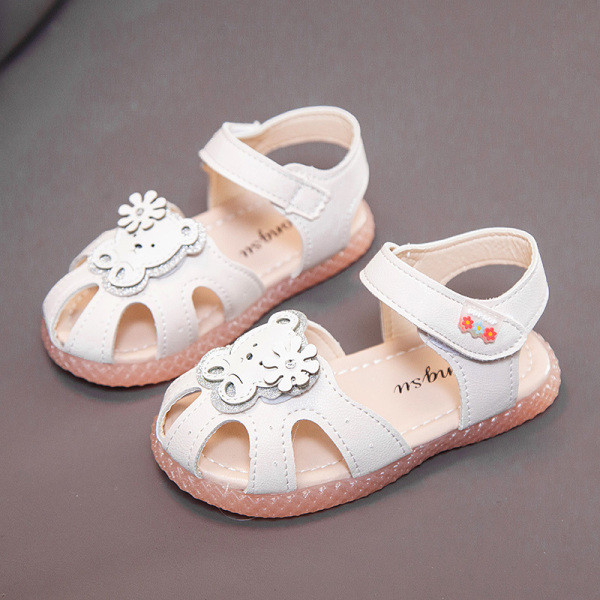 Актуални детски сандали за момичета с 3D елемент