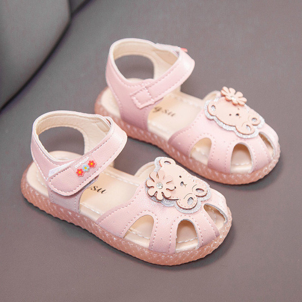 Актуални детски сандали за момичета с 3D елемент