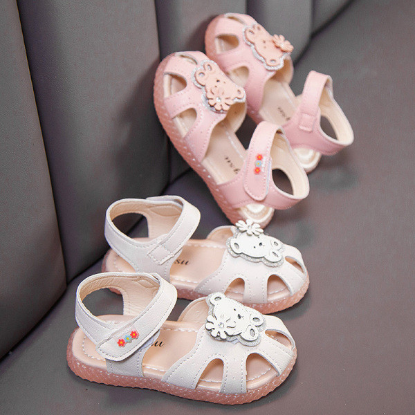 Актуални детски сандали за момичета с 3D елемент