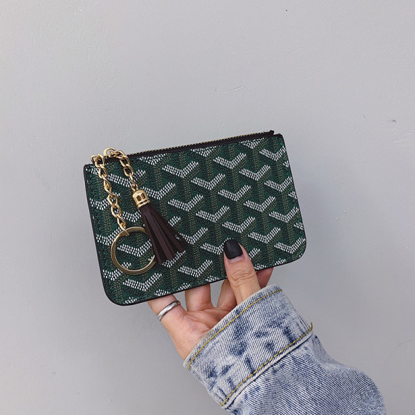 Дамско актуално портмоне с пискюл и цип