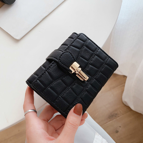 Актуално дамско портмоне от еко кожа и метален елемент