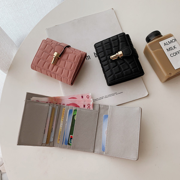 Актуално дамско портмоне от еко кожа и метален елемент