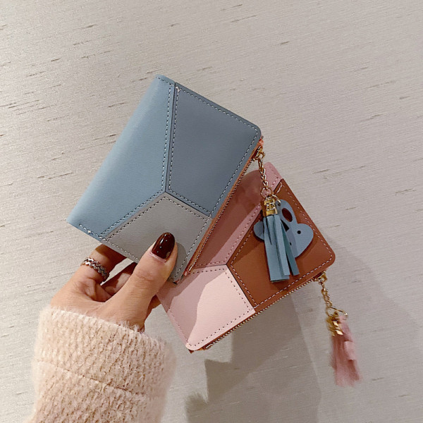 Актуално дамско мини портмоне с пискюл