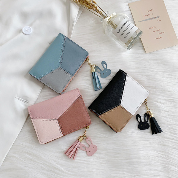 Актуално дамско мини портмоне с пискюл