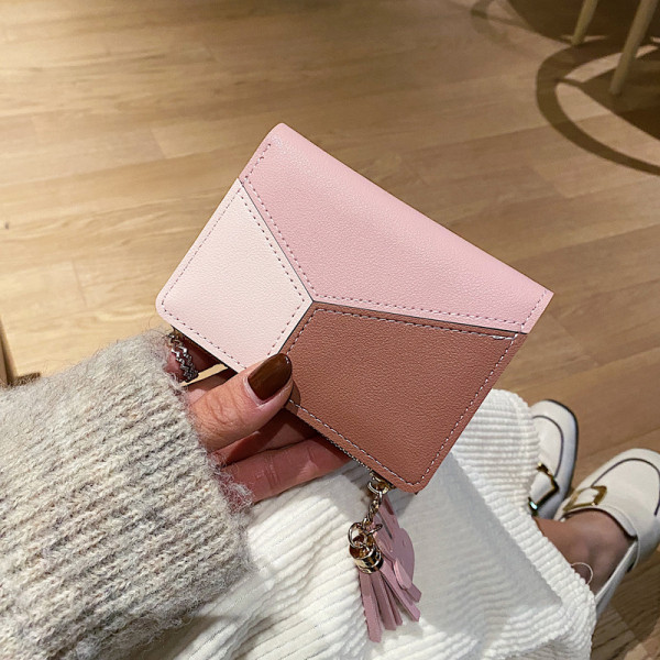 Актуално дамско мини портмоне с пискюл