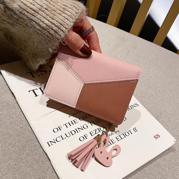 Актуално дамско мини портмоне с пискюл