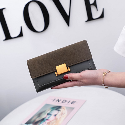 Стилно дамско портмоне с метален елемент от еко кожа